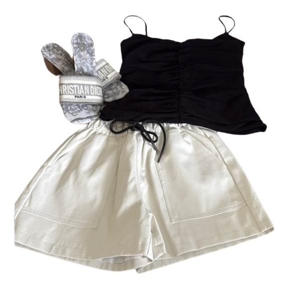 7 For All Mankind Top /White Women's Shorts set - Picture 1 of 3